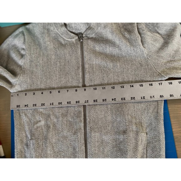 J. Lindeberg Light Grey 100% Wool Herringbone Stripe Full Zip Sweater Size EU S - Picture 8 of 10